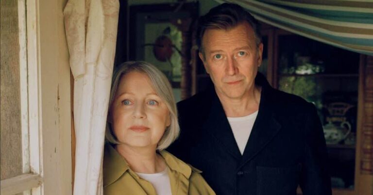 Sun’s Signature (Elizabeth Fraser and Damon Reece) Share New Single ‘Apples’