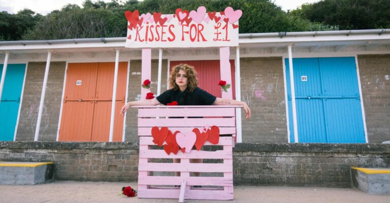Ellur Releases Video for New Song ‘Close to You’