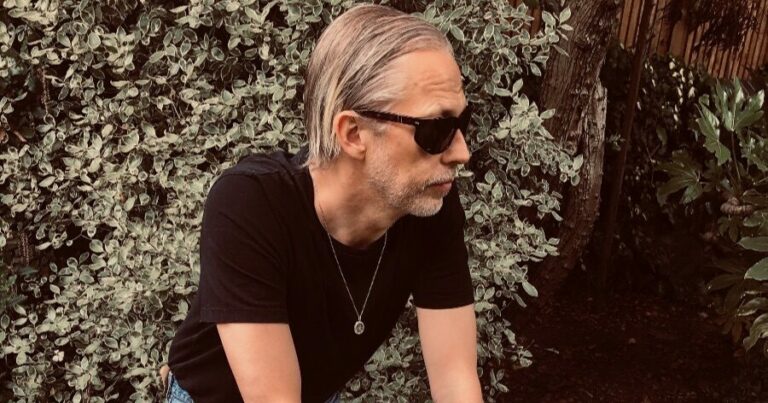 Ride’s Andy Bell Shares Cover of Pentangle’s ‘Light Flight’