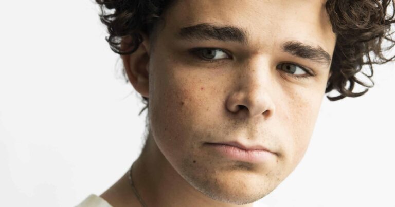 Charlie Hickey Shares New Version of ‘Choir Song (I Feel Dumb)’