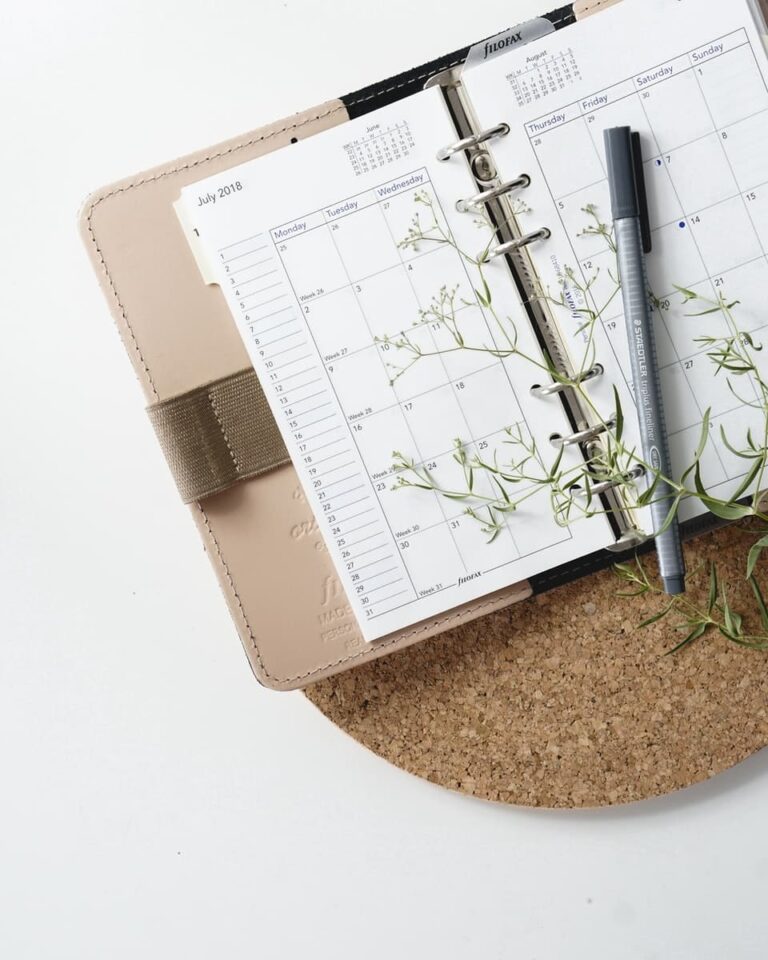 How do wedding planners help clients save?