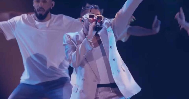 Watch Bad Bunny Perform ‘Tití Me Preguntó’ at VMAs 2022