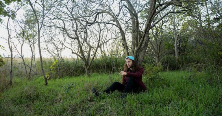 Eli Winter Releases New Single ‘Davening in Threes’