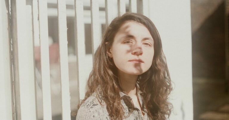 Sophie Jamieson Announces Debut Album ‘Choosing’, Shares Video for New Song ‘Sink’