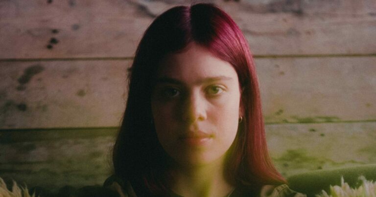 Bonnie Kemplay Announces Debut EP, Shares New Song ‘Static’