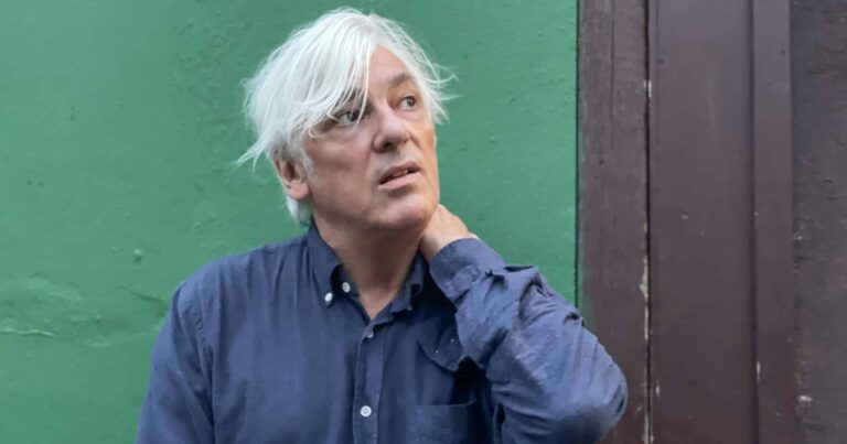 Robyn Hitchcock Shares New Single ‘The Raging Muse’