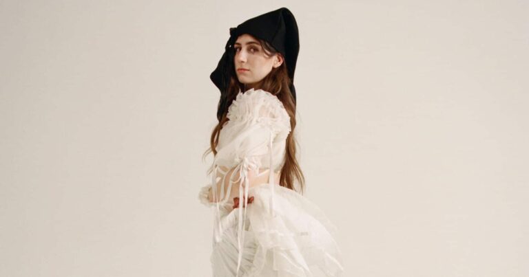 Listen to dodie’s New Single ‘Lonely Bones’