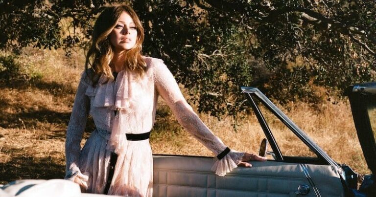 Ruth Radelet Announces Debut Solo EP, Shares Video for New Single ‘Stranger’