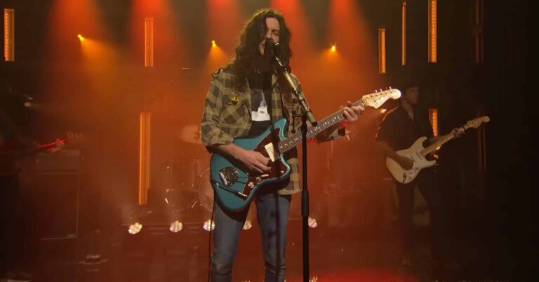 Watch Kurt Vile Perform ‘Hey Like a Child’ on ‘Seth Meyers’