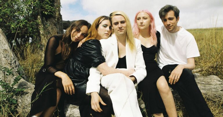 M(h)aol Announce Debut Album ‘Attachment Styles’, Share New Song ‘Asking For It’