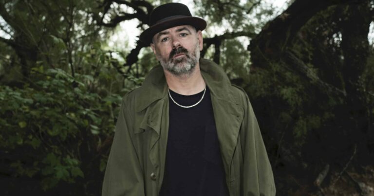 Steve Mason Announces New Album ‘Brothers & Sisters’, Releases New Song