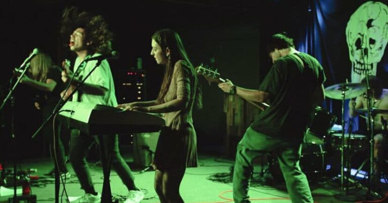 Hey, ily Share New Songs ‘Friend Group From Hell’ and ‘3,2,1 Starve! (Why Do I Still Look The Same?)’