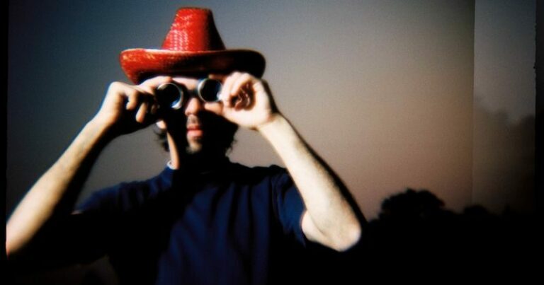 Listen to Sparklehorse’s Previously Unreleased Cover of Robyn Hitchcock’s ‘Listening to the Higsons’