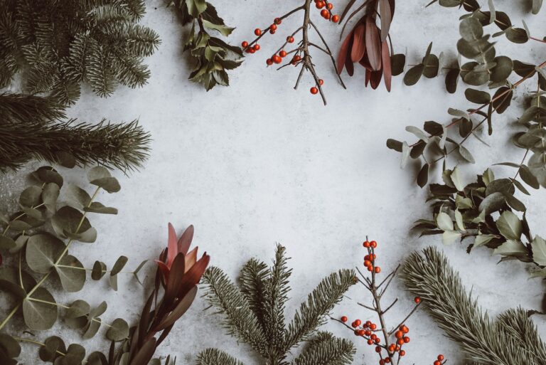 5 Festive Holiday Crafts The Whole Family Will Love