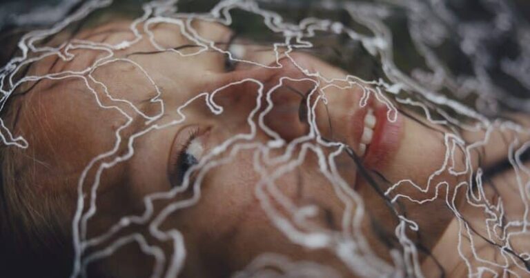 Anna B Savage Shares New Song ‘Crown Shyness’