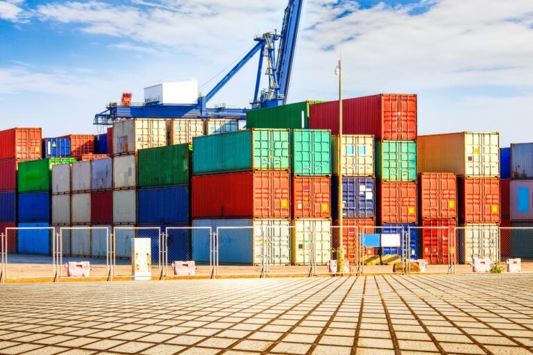 How to Buy Storage Containers