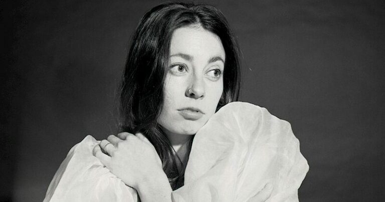 Lia Kohl Announces New Album ‘The Ceiling Reposes’, Unveils New Song