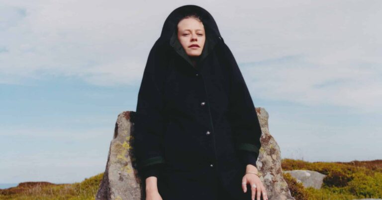Anna B Savage Shares New Song ‘Pavlov’s Dog’