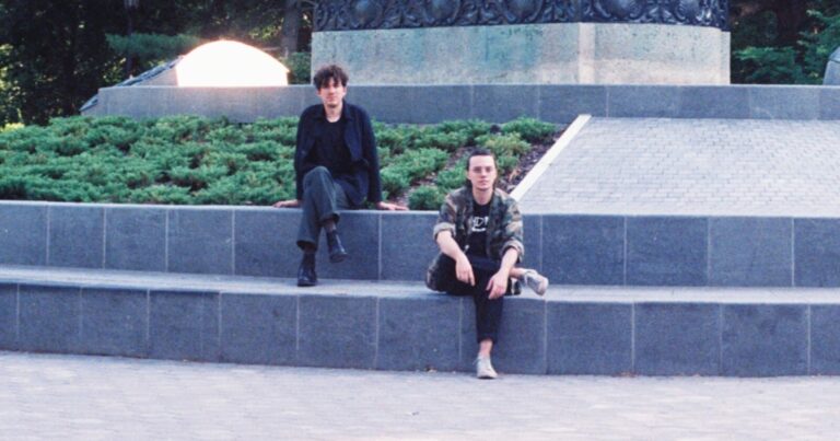 Ducks Ltd., Mo Troper, and Ratboys’ Julia Steiner Cover the Feelies’ ‘Invitation’