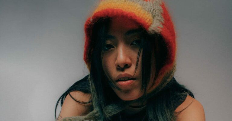 Deb Never Shares New Single ‘Momentary Sweetheart’