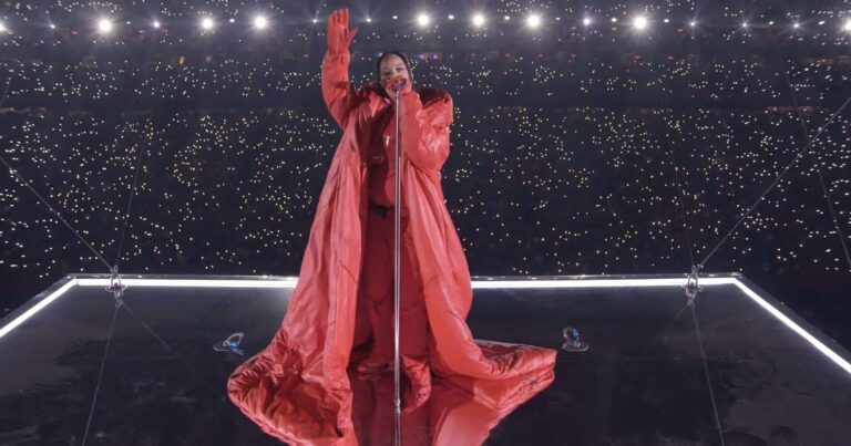 Watch Rihanna’s Super Bowl Halftime Show