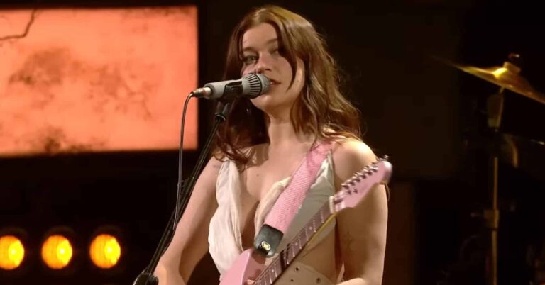 Watch Wet Leg Perform ‘Chaise Lounge’ at BRIT Awards 2023
