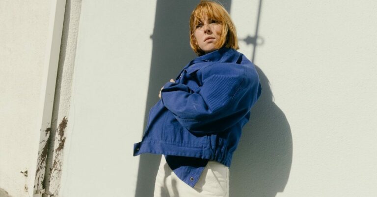 Fenne Lily Unveils New Song ‘Dawncolored Horse’