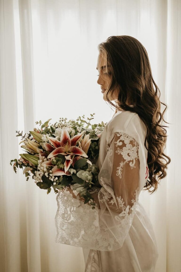 How to Choose the Best Bridal Robe for Your Wedding Day