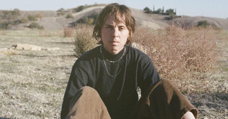 Hand Habits Announces ‘Sugar the Bruise’, Releases New Song ‘Something Wrong’