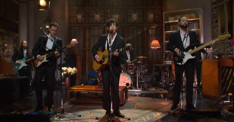 Watch the 1975 Perform ‘I’m in Love With You’ and ‘Oh Caroline’ on ‘SNL’
