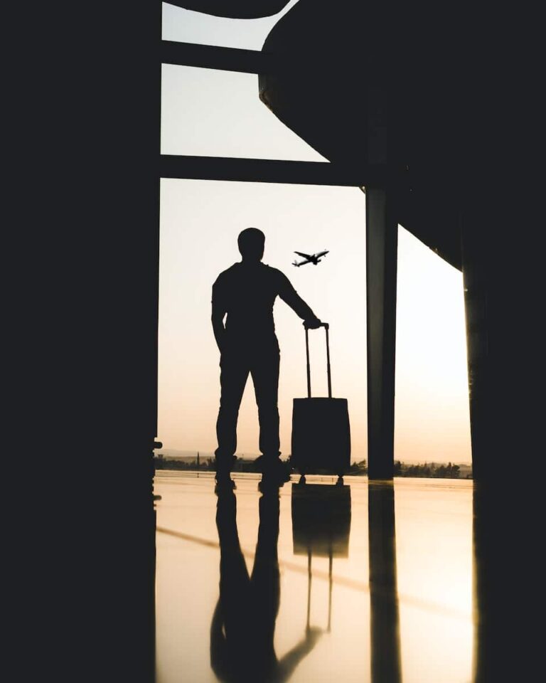 Top 5 ways to entertain yourself while traveling