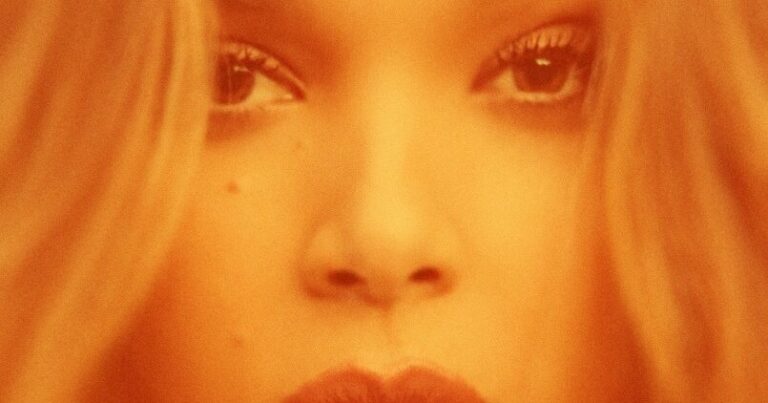 Hailee Steinfeld Shares New Single ‘SunKissing’