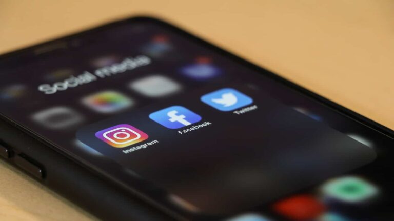 How To Become Popular In the Social Media World?