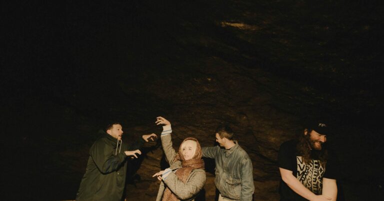 Mandy, Indiana Unveil New Song ‘Peach Fuzz’