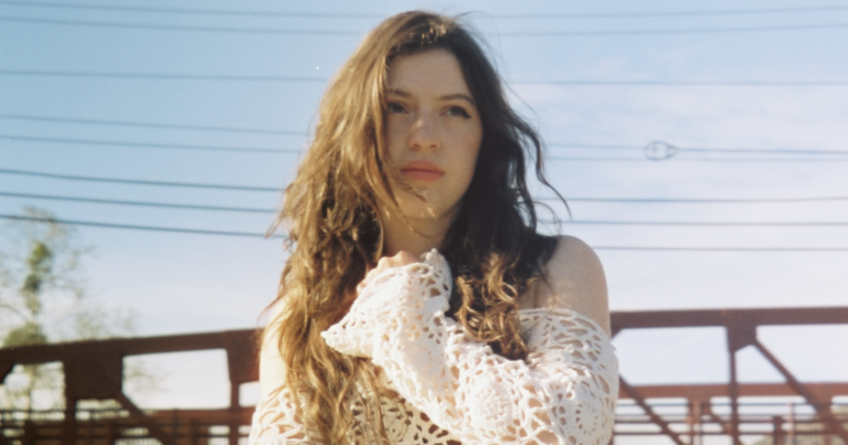 Alaska Reid Unveils New Song ‘Palomino’