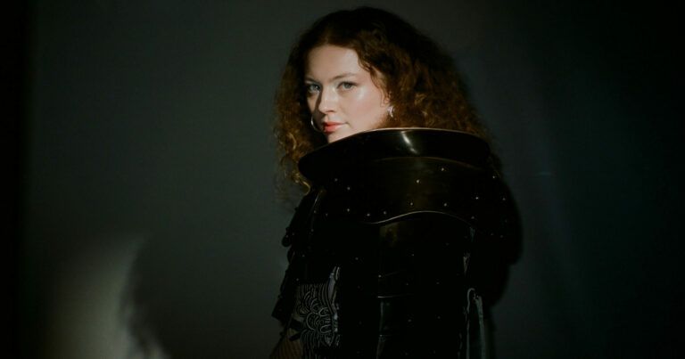 Daneshevskaya Releases Debut Single ‘Somewhere in the Middle’
