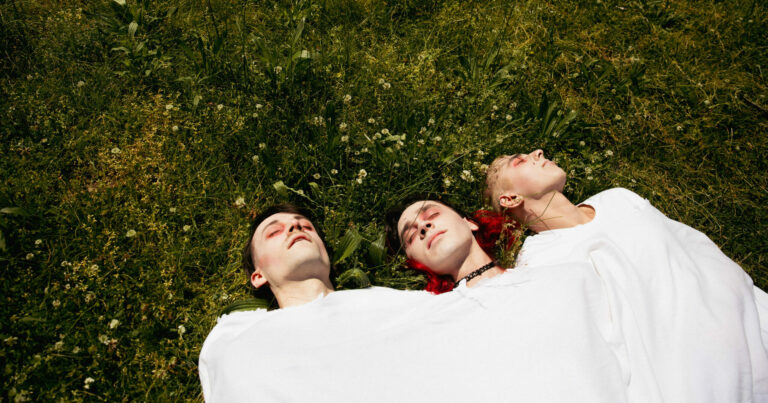 Fiona Apple Joins Flesh Eater on New Single ‘komfortzone’