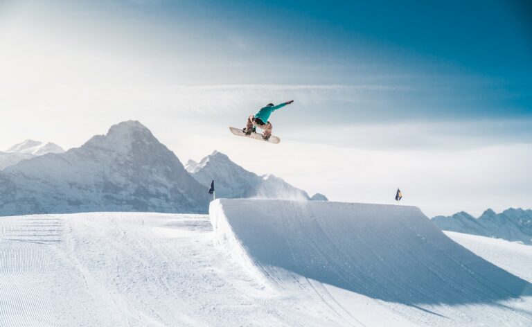 Fashion Meets the Slopes: Why You Should Incorporate Style Into Your Outdoor Adventures
