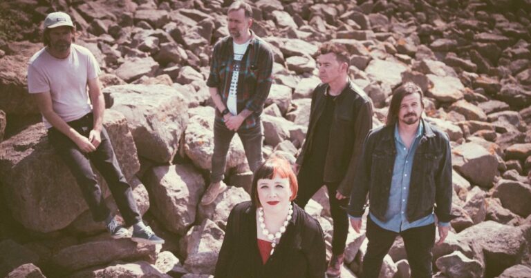 Slowdive Announce New Album ‘everything is alive’, Share New Single ‘kisses’