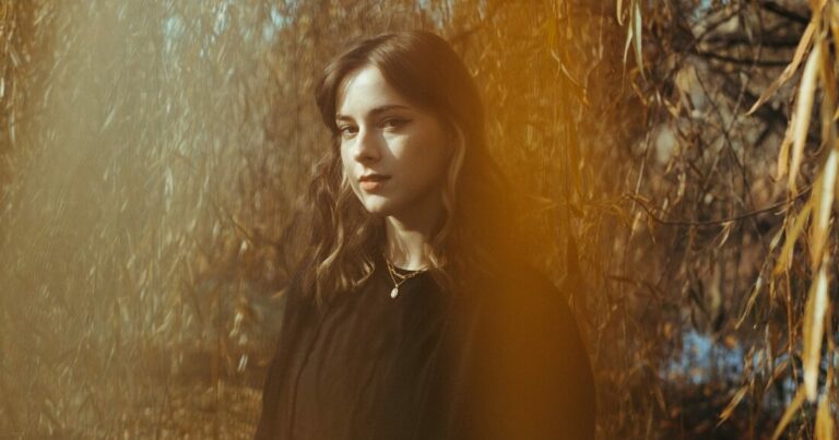 Cassie Wieland Announces Debut Album as Vines, Unveils New Song