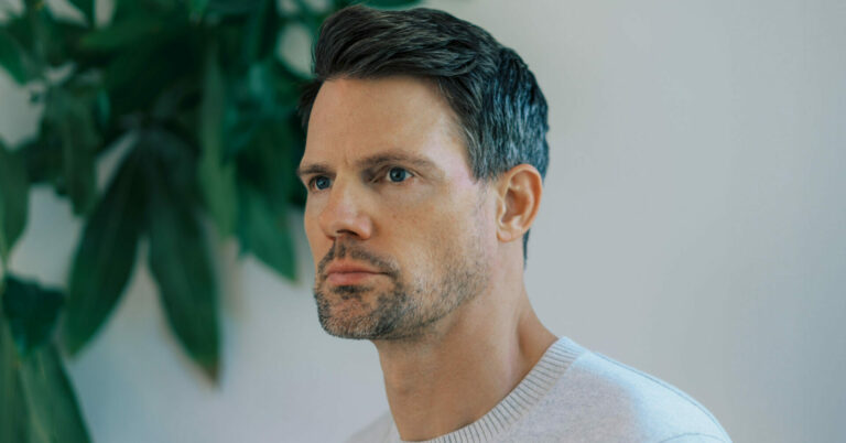 Tycho Shares Video for New Song ‘Time to Run’