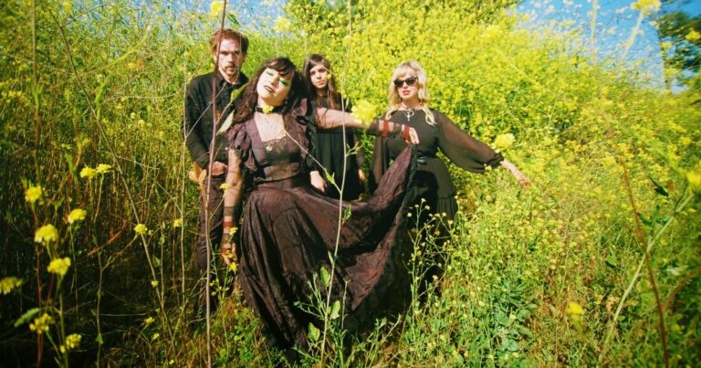 Death Valley Girls Release New Song ‘I Am a Wave’