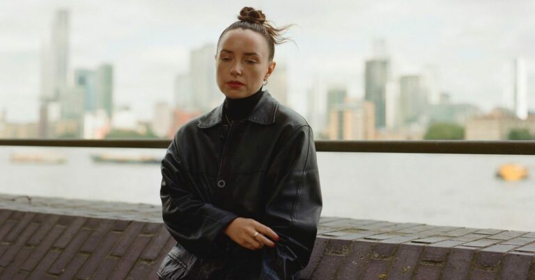 Laura Groves Shares Video for New Song ‘I’m Not Crying’
