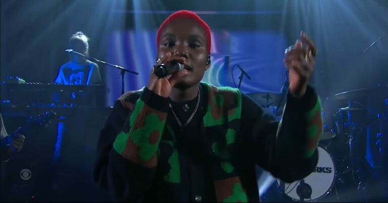 Watch Arlo Parks Perform ‘Weightless’ on ‘Colbert’