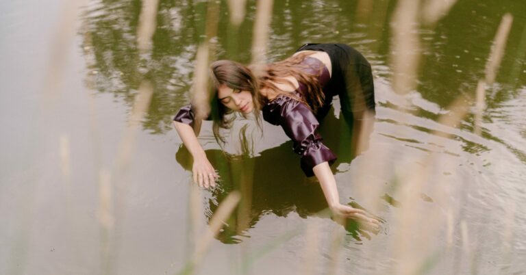 Julie Byrne Shares New Single ’22’