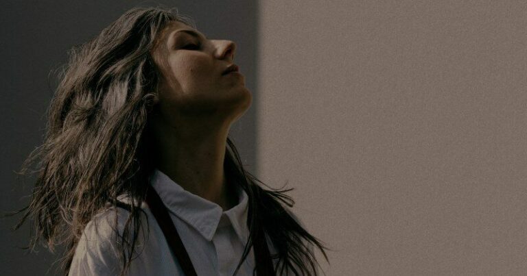 Julia Holter Returns With New Song ‘Sun Girl’