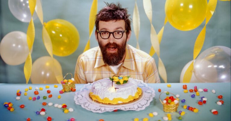 Eels Share New Single ‘Christmas, Why You Gotta Do Me Like This’