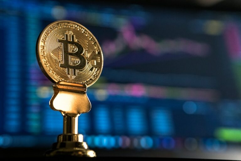 The Bitcoin Mingle: Conversations in the Cryptocurrency Lounge