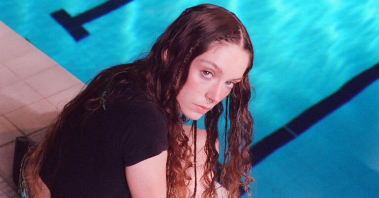 Holly Humberstone Enlists MUNA for New Version of ‘Into Your Room’