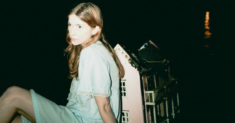 Ellis Announces New Album ‘no place that feels like’, Shares New Song ‘obliterate me’